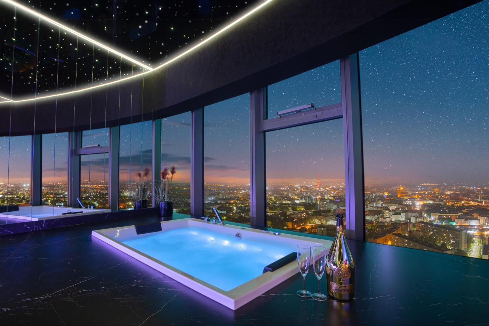 Apartamenty Sky Tower Z Jakuzzi Przy Oknie Vratislav Exteriér fotografie